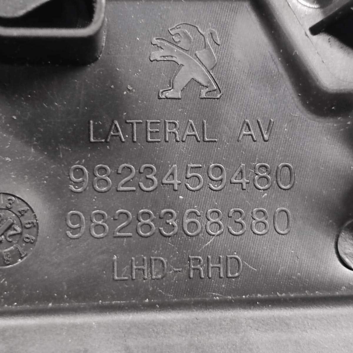 Bocchetta aria cruscotto destro peugeot 208 ii cod: 9823459480 (2019 - ) - F&P CRASH SRLS - Ricambi Usati