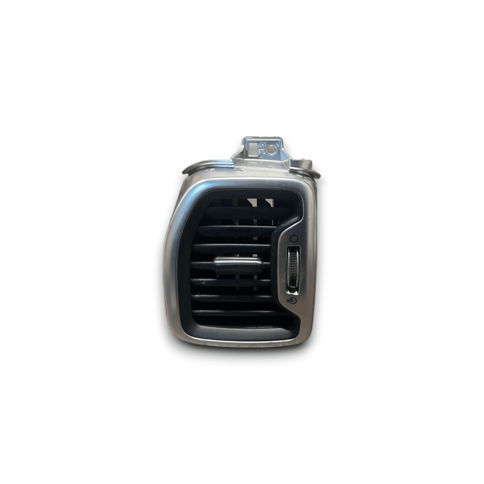 Air Vent Dashboard right side (dx) Kia Sportage QL (2016 to 2021) code: F1000SA1 - F&P CRASH SRLS - Used Parts