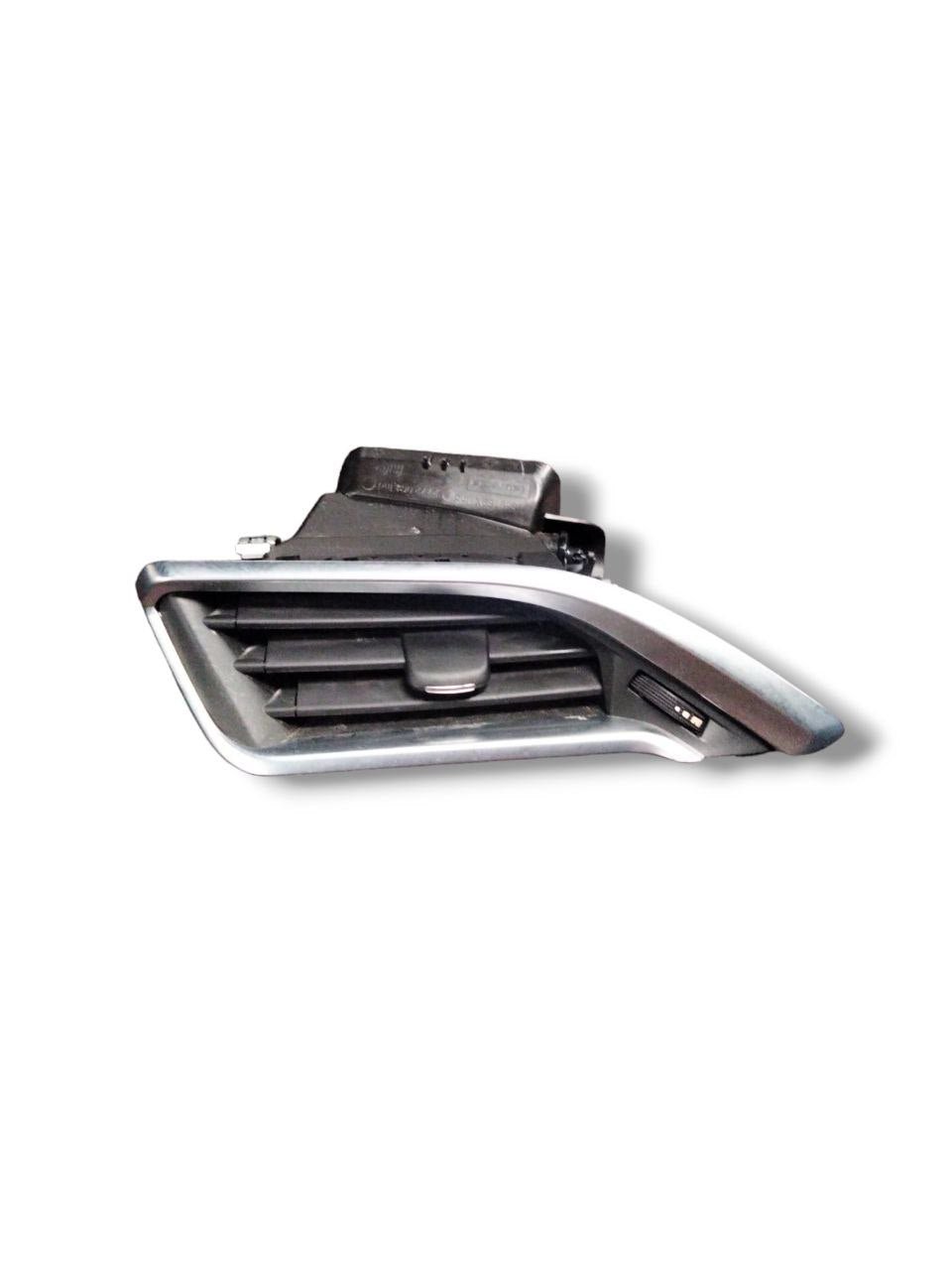 Bocchetta aria cruscotto lato sinistro Peugeot 208 / 2008 (2012 - 2019) cod.9633131777 - F&P CRASH SRLS - Ricambi Usati