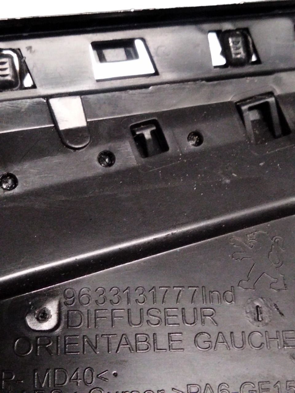 Bocchetta aria cruscotto lato sinistro Peugeot 208 / 2008 (2012 - 2019) cod.9633131777 - F&P CRASH SRLS - Ricambi Usati