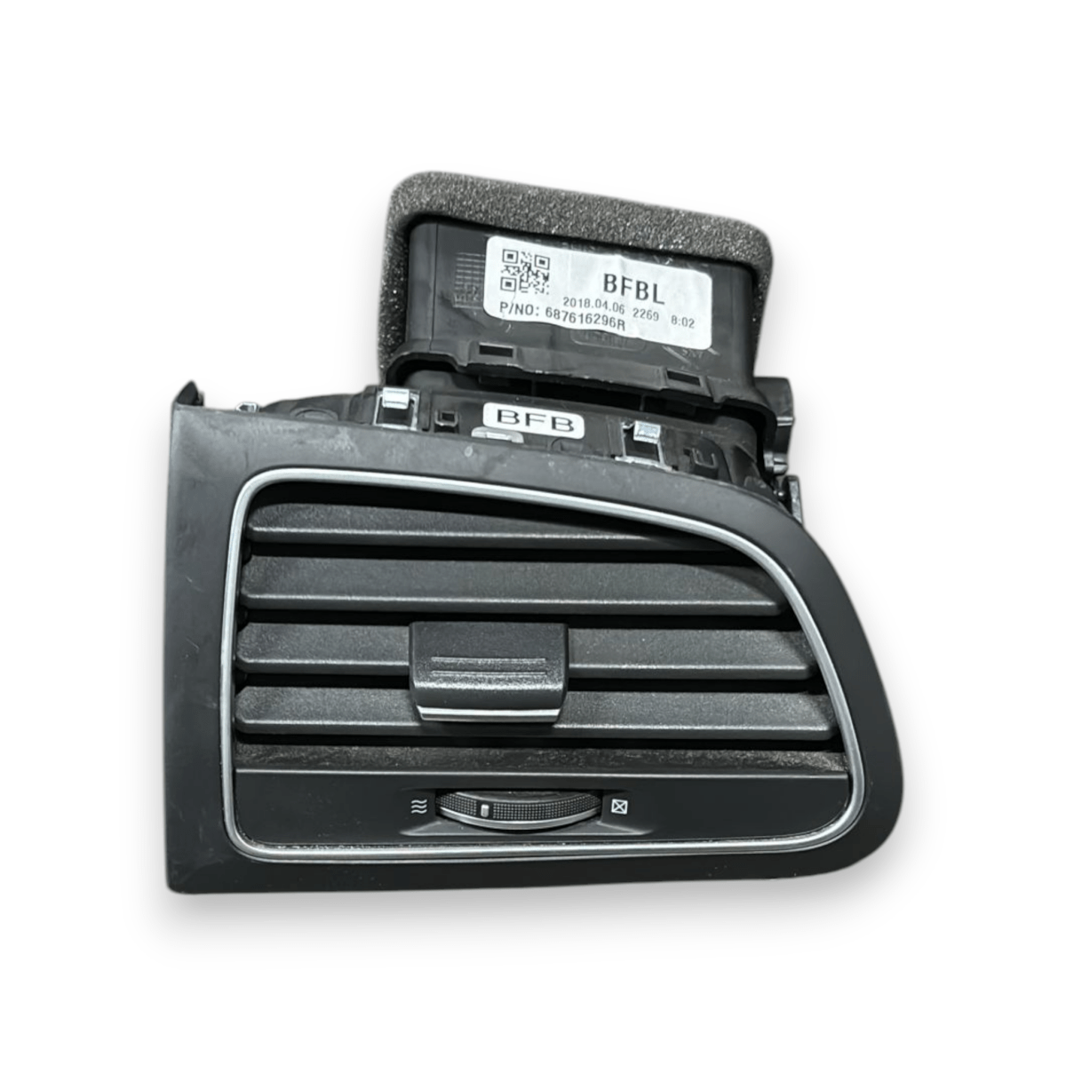 Bocchetta aria destra (dx) renault megane IV cod:687616296r (2015 - ) - F&amp;P CRASH SRL - Ricambi Usati