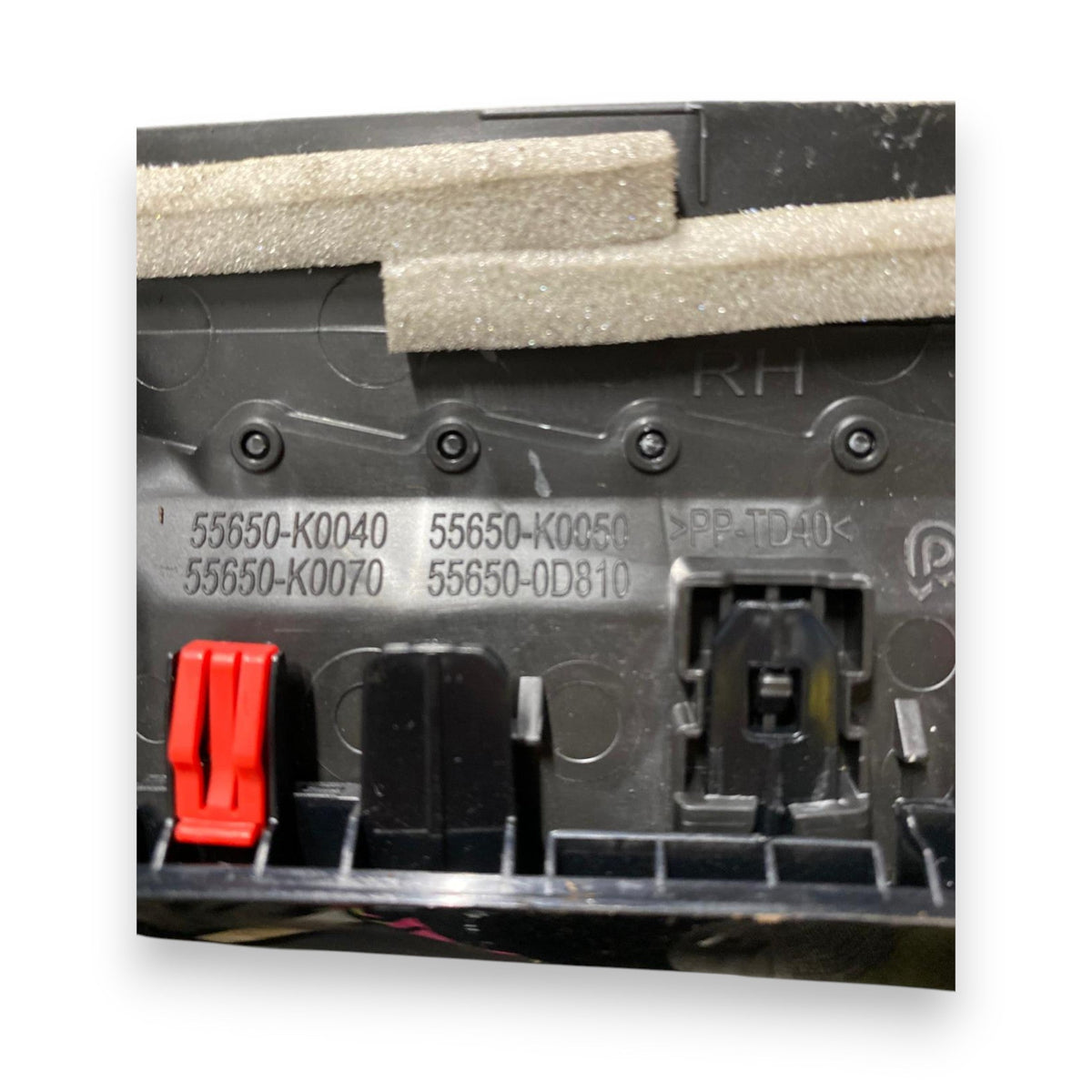 Bocchetta aria destra (dx) Toyota Yaris Cross (2020 - ) Cod: 55650 - K0040 - F&P CRASH SRLS - Ricambi Usati