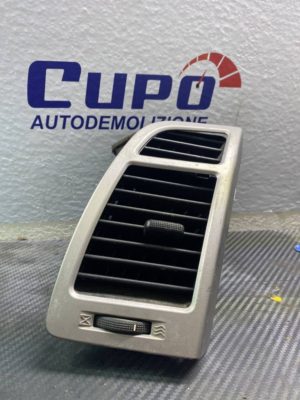 Bocchetta aria destra Hyundai i20 cod:974801j000 - F&amp;P CRASH SRLS - Ricambi Usati