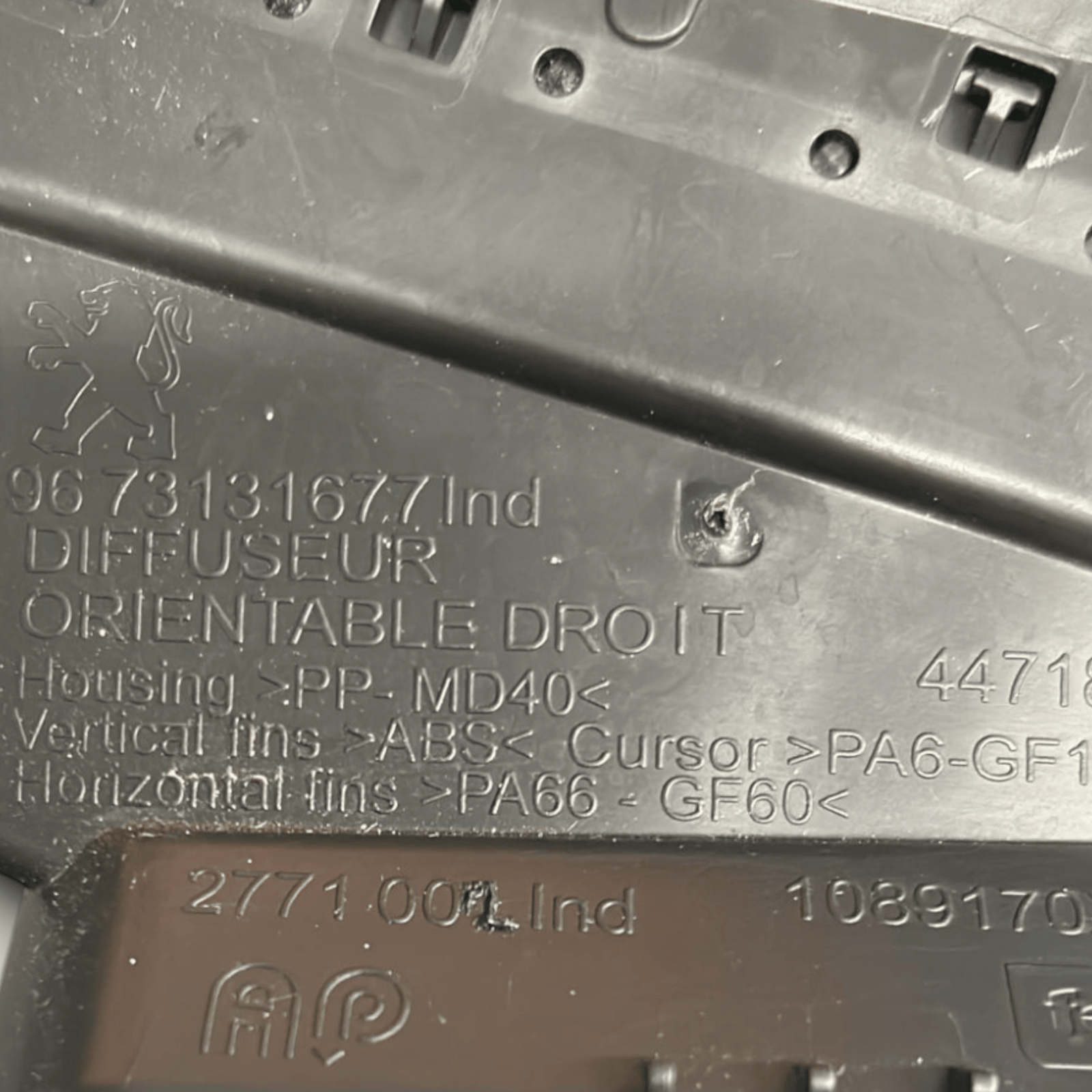 Bocchetta Aria Destro Peugeot 208 cod:9673131677 (2012 > 2019) - F&P CRASH SRLS - Ricambi Usati