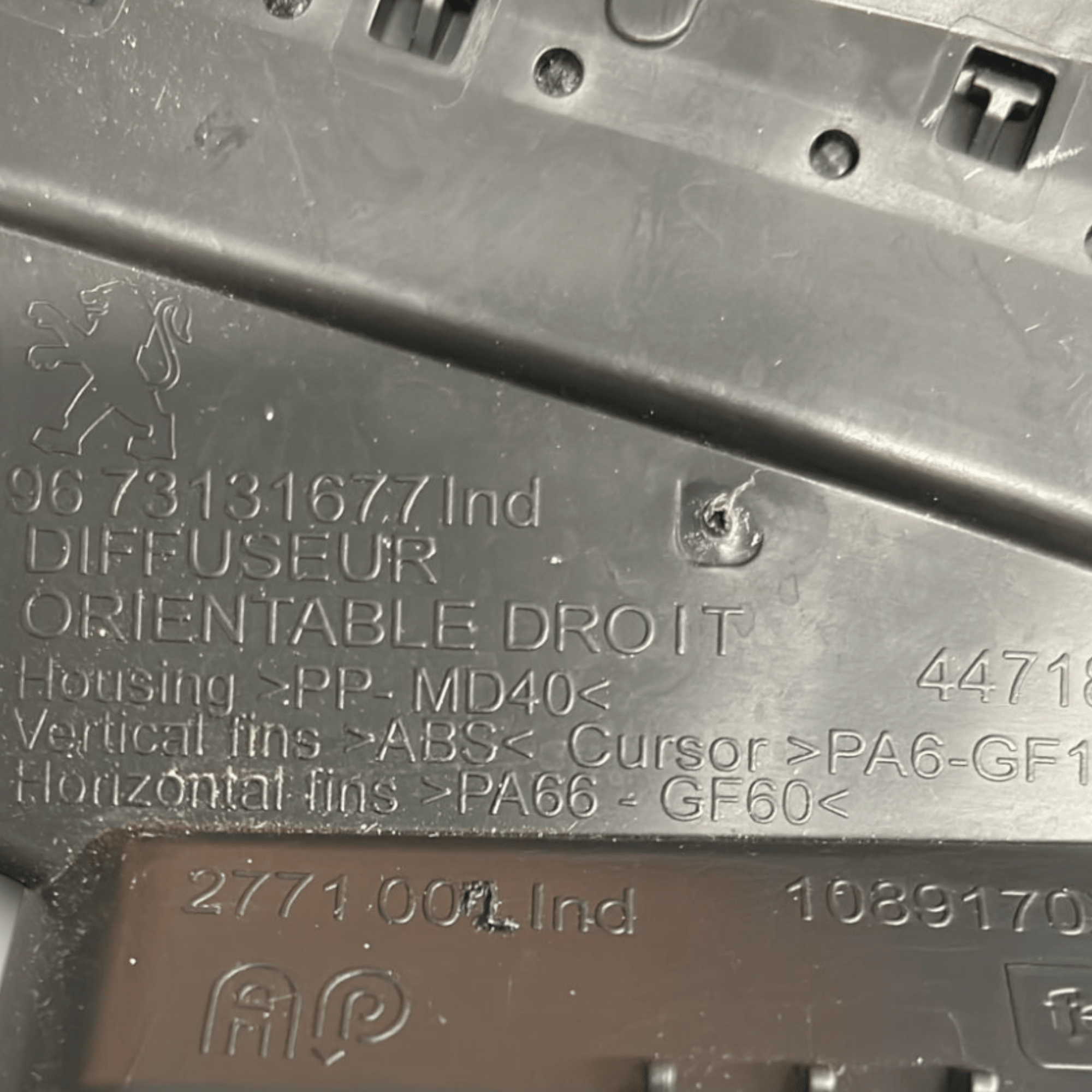 Bocchetta Aria Destro Peugeot 208 cod:9673131677 (2012 > 2019) - F&P CRASH SRLS - Ricambi Usati