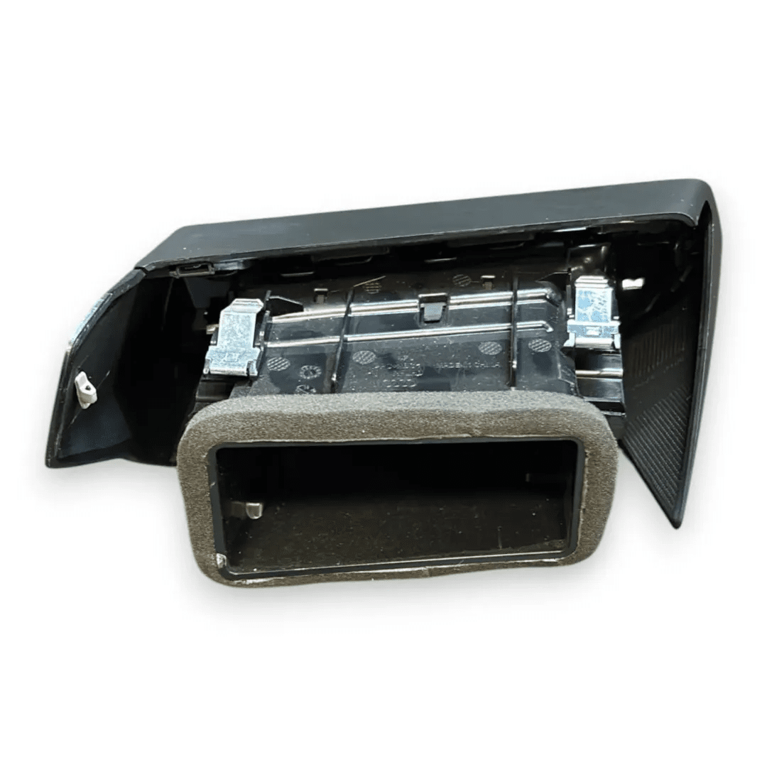 Dettaglio Bocchetta cruscotto destra posteriore Audi A3 Sportback dal 2024 OEM 8Y1820951B6PS - foto 2