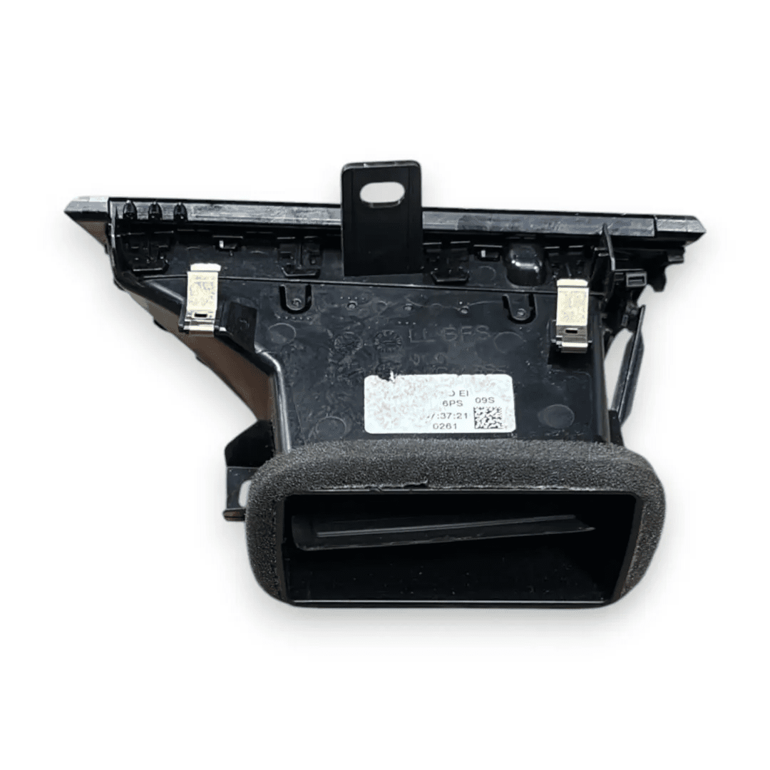 Dettaglio Bocchetta aria laterale cruscotto sinistra Audi Q3 F3B dal 2018 OEM 83B8209016PS - foto 3