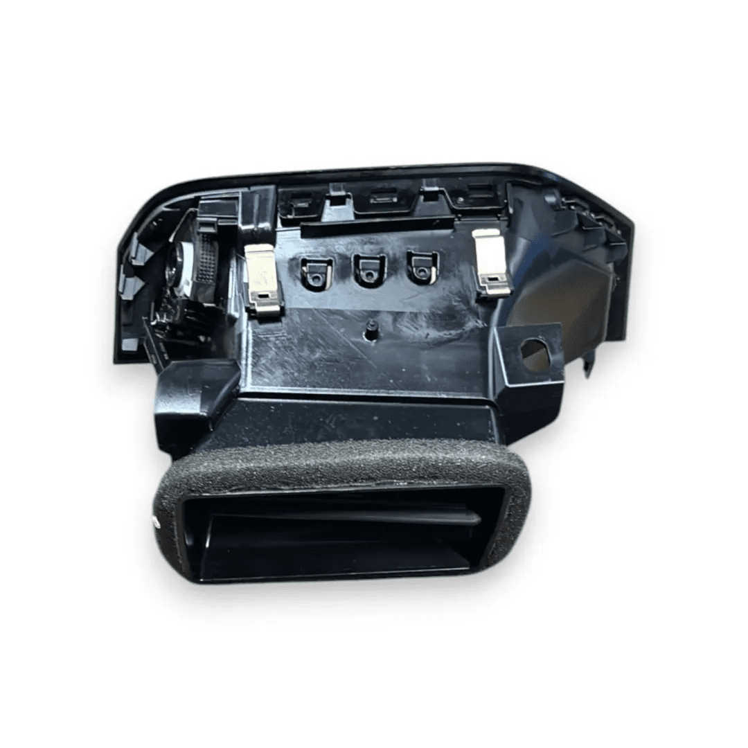 Dettaglio Bocchetta aria laterale cruscotto sinistra Audi Q3 F3B dal 2018 OEM 83B8209016PS - foto 2