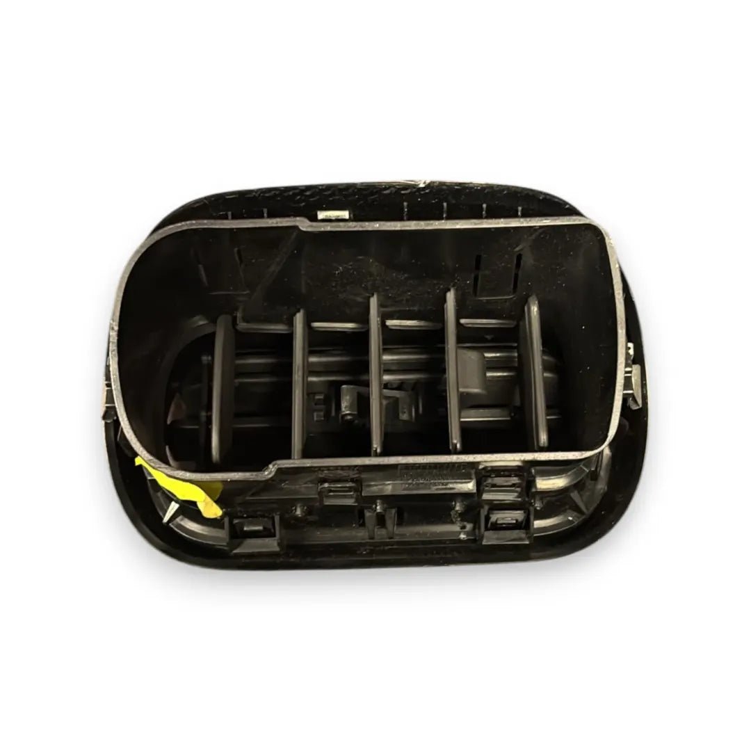 Dettaglio Bocchetta aria laterale cruscotto sinistra Citroën C4 Cactus 2014–2019 OEM 98001676XU - foto 2