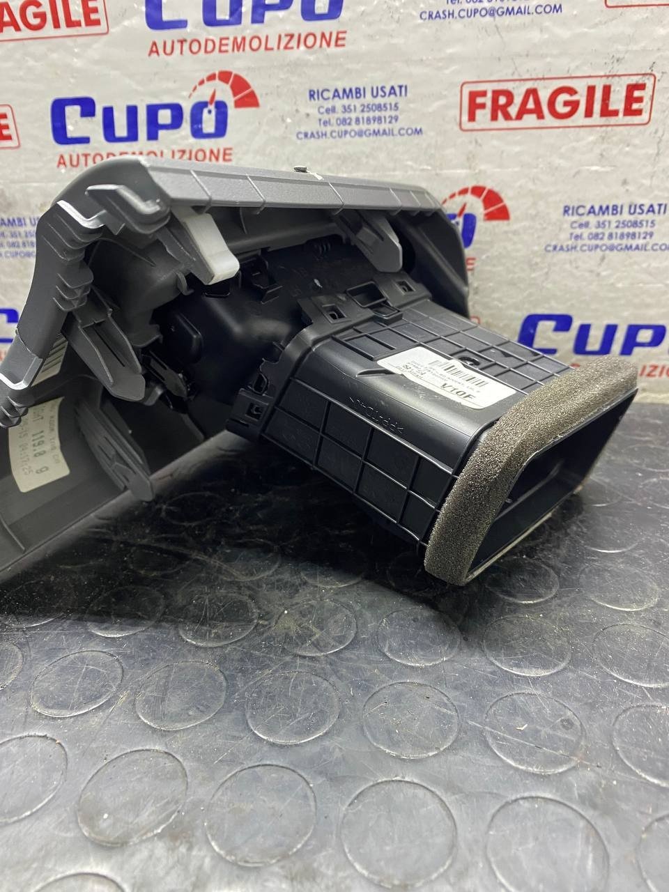 Bocchetta aria laterale sinistra Kia Rio (2017) cod: 97480-H8100FHV - F&P CRASH SRLS - Ricambi Usati