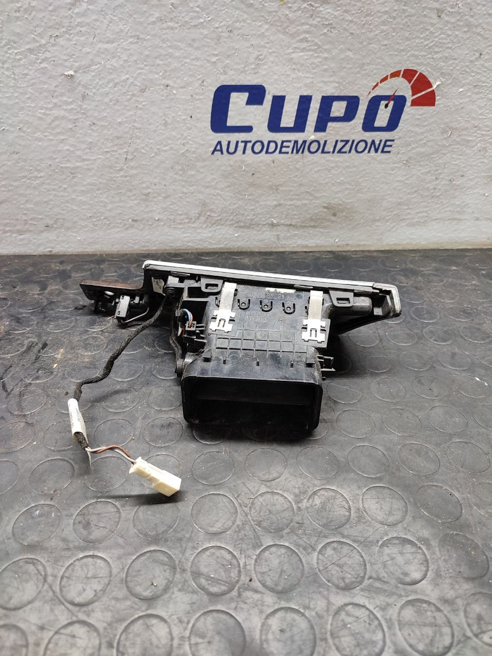 Bocchetta Aria Lato Sinistro Mercedes Classe E E220 (2011)(W212 ) Cod:A2128302654 - F&P CRASH SRLS - Ricambi Usati