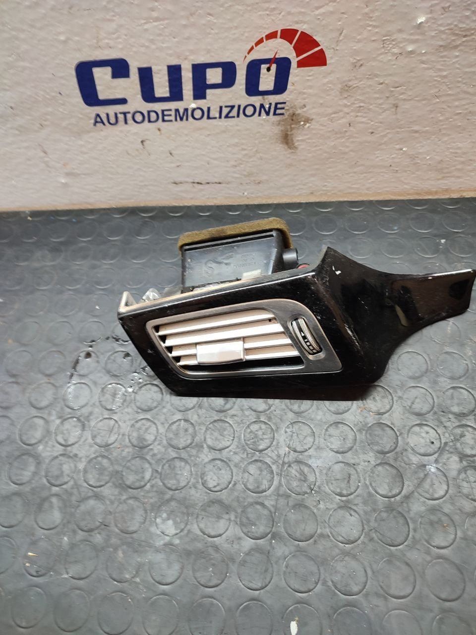 Bocchetta aria lato sinistro Mercedes CLS ( w218 ) cod a2188300954 - F&amp;P CRASH SRLS - Ricambi Usati