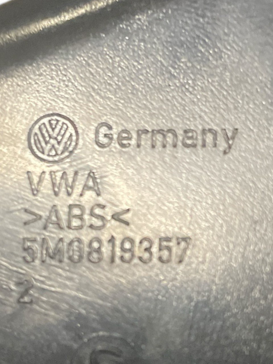 bocchetta aria mascherina autoradio lato sinistro volkswagen golf 5 cod:5m0819357 (2004 - 2014) - F&P CRASH SRLS - Ricambi Usati