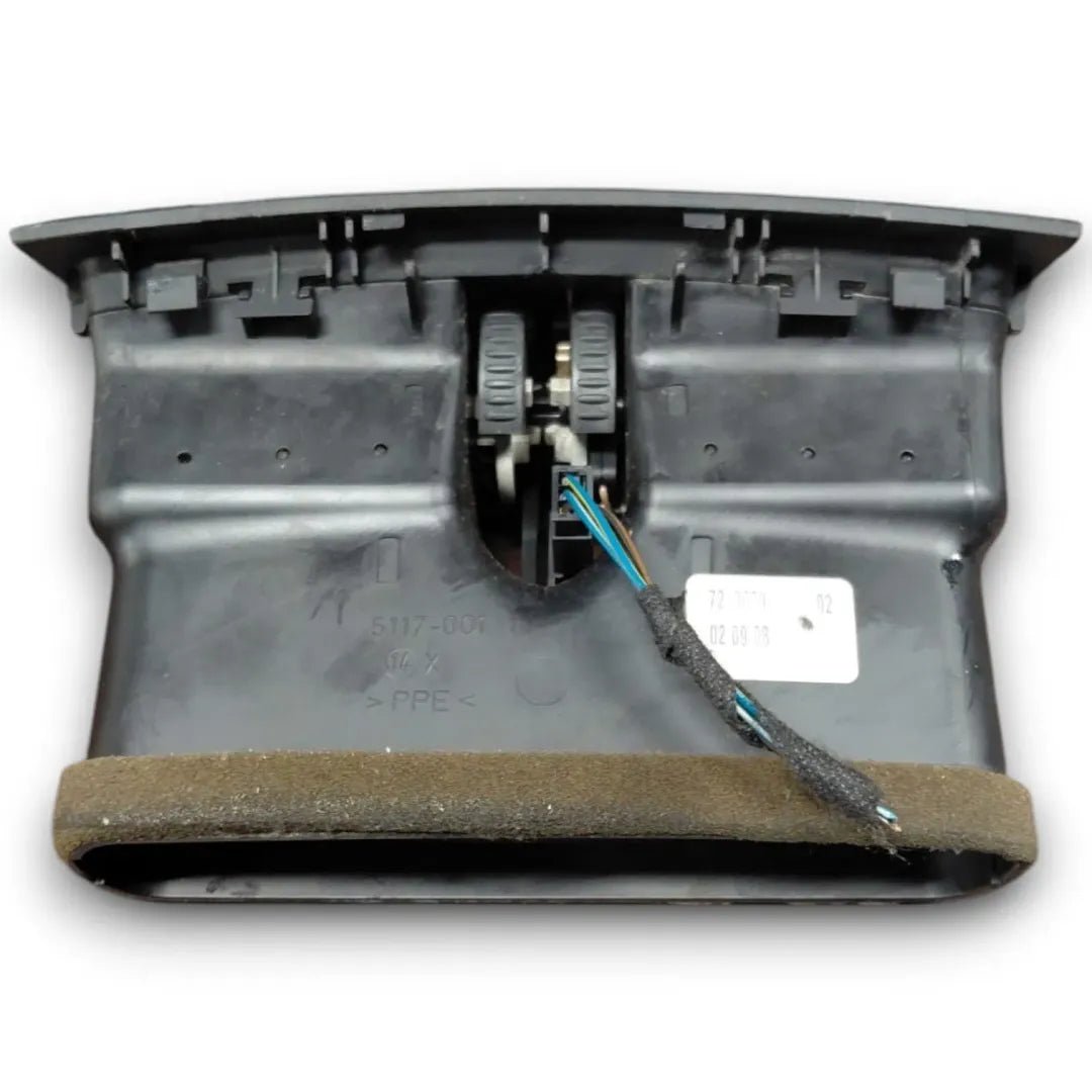 Dettaglio Bocchetta aria posteriore consolle centrale BMW Serie 3 E90/E91 dal 2008 OEM 64227210648 - foto 2