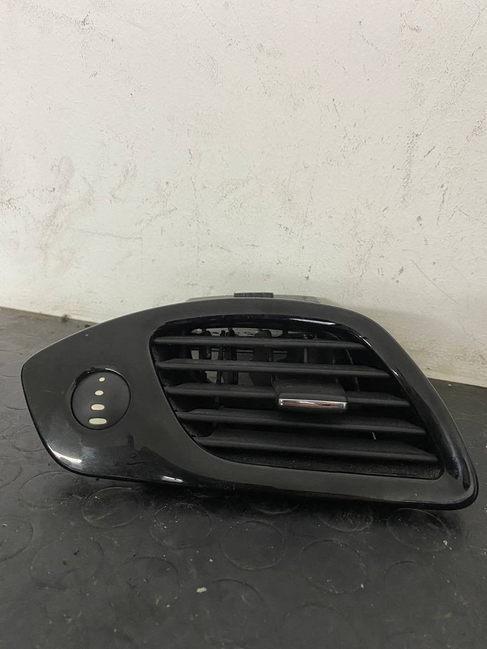 Bocchetta aria sinistra Renault Scenic III cod: 1012124 - F&P CRASH SRLS - Ricambi Usati