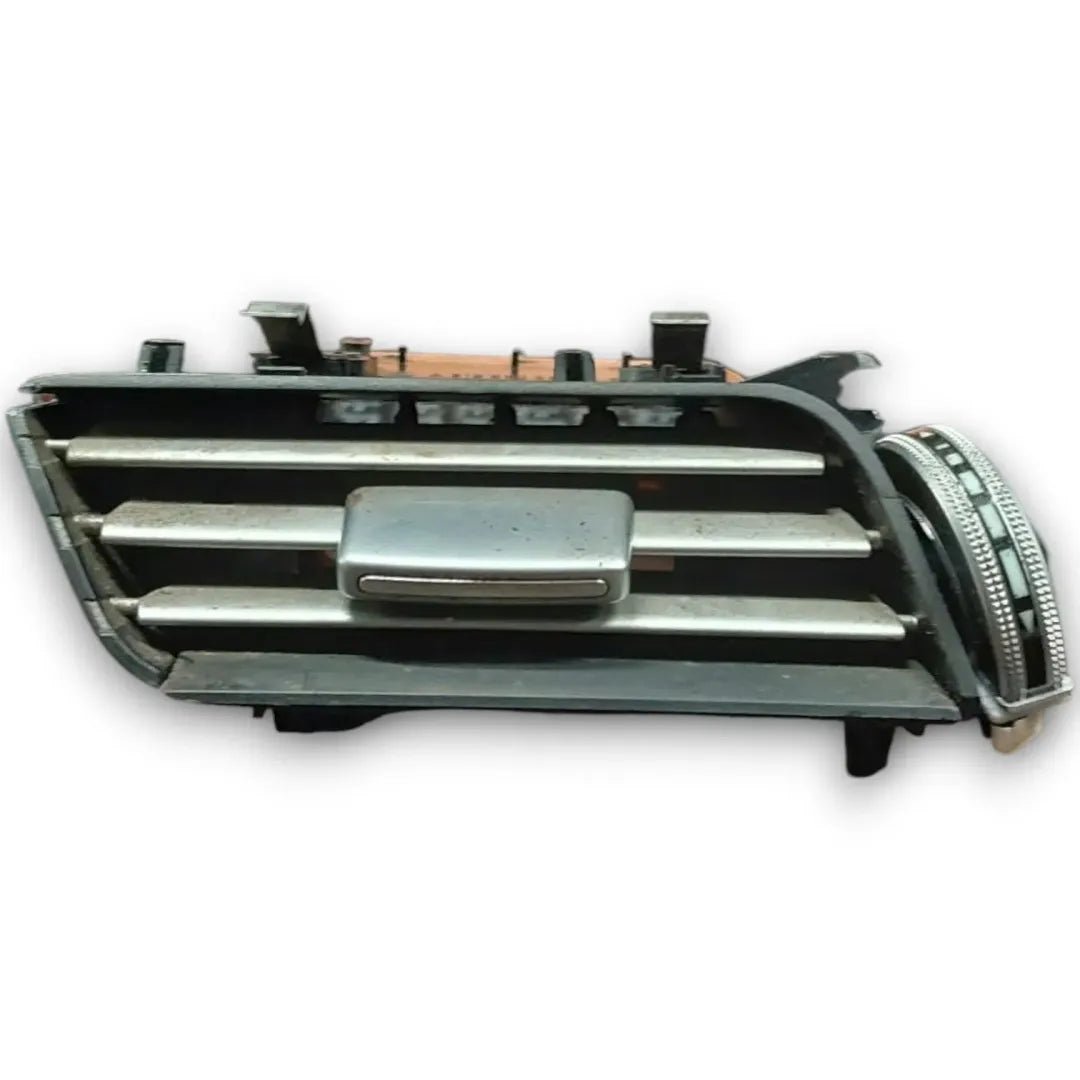 Bocchetta cruscotto laterale sinistra Mercedes-Benz Classe E dal 2009 cod. A2128303354 - F&P CRASH SRL - Ricambi Usati