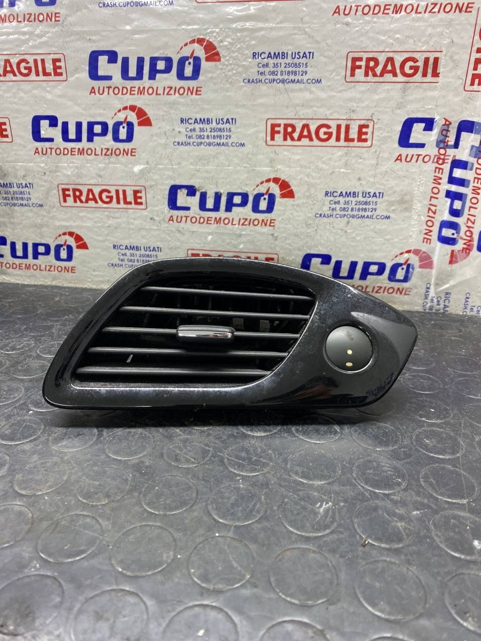 Bocchetta d'aria laterale destra Renault scenic III cod:1012127 - F&P CRASH SRLS - Ricambi Usati