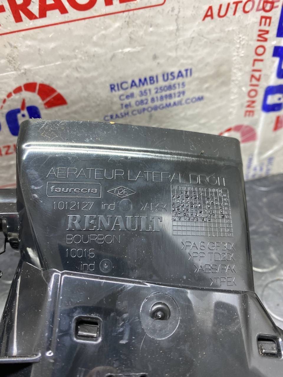 Bocchetta d'aria laterale destra Renault scenic III cod:1012127 - F&P CRASH SRLS - Ricambi Usati