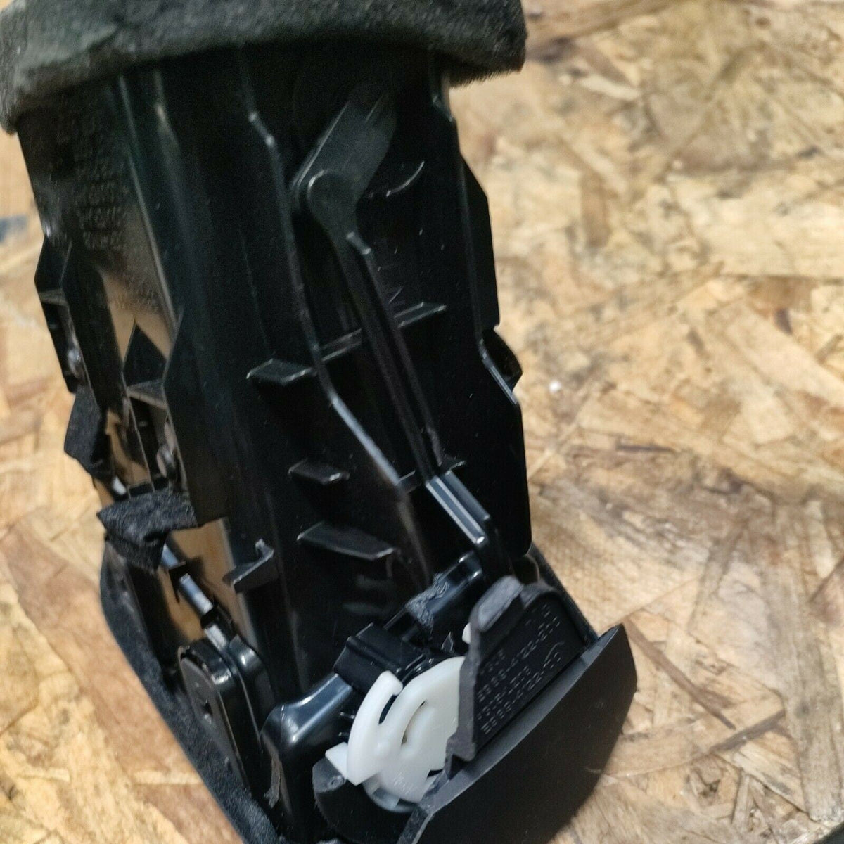 Bocchetta Presa Aria Anteriore Sinistra Nissan X-Trail T32(13-20) E989-5311-100 - F&P CRASH SRLS - Ricambi Usati