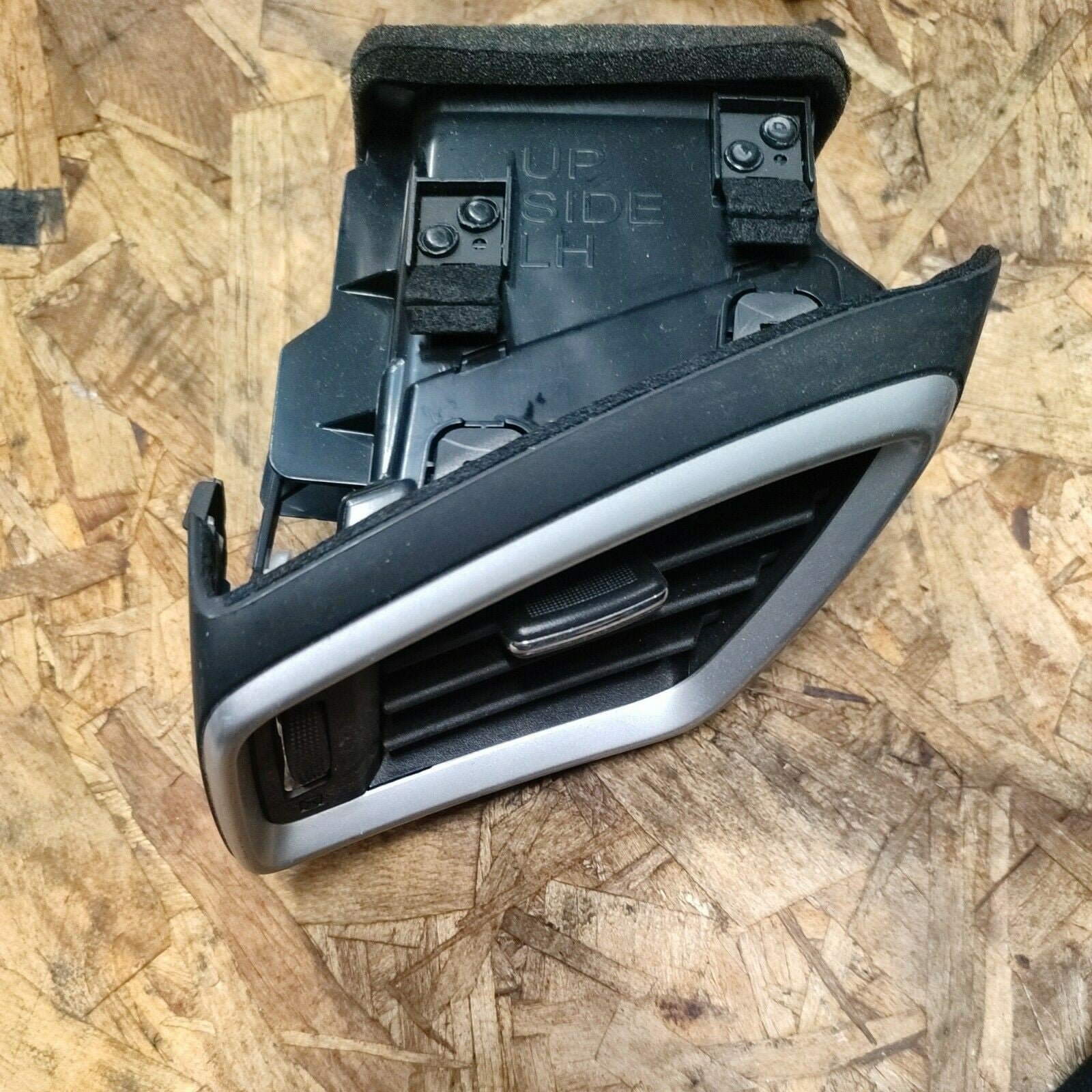 Bocchetta Presa Aria Anteriore Sinistra Nissan X-Trail T32(13-20) E989-5311-100 - F&P CRASH SRLS - Ricambi Usati