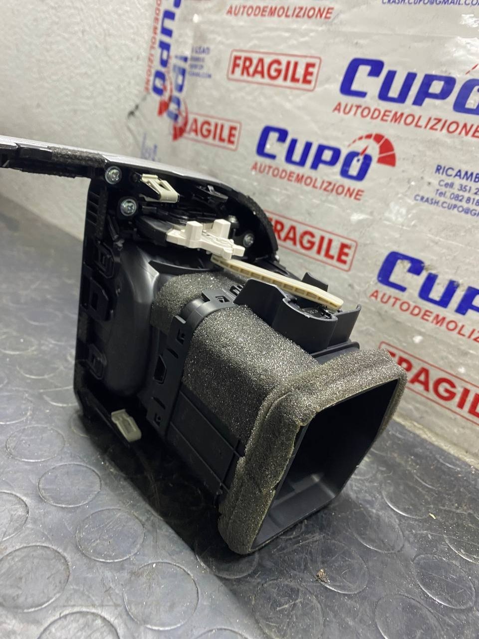 Bocchette con modanatura centrale cruscotto Kia Rio (2017) cod: 84740-H8200 - F&P CRASH SRLS - Ricambi Usati