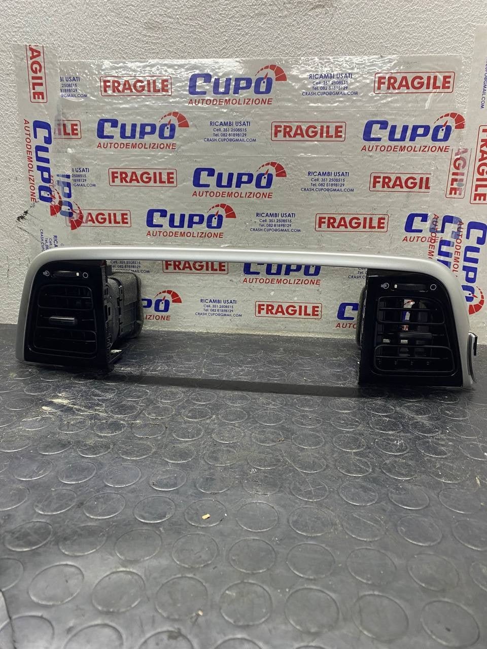 Bocchette con modanatura centrale cruscotto Kia Rio (2017) cod: 84740-H8200 - F&P CRASH SRLS - Ricambi Usati