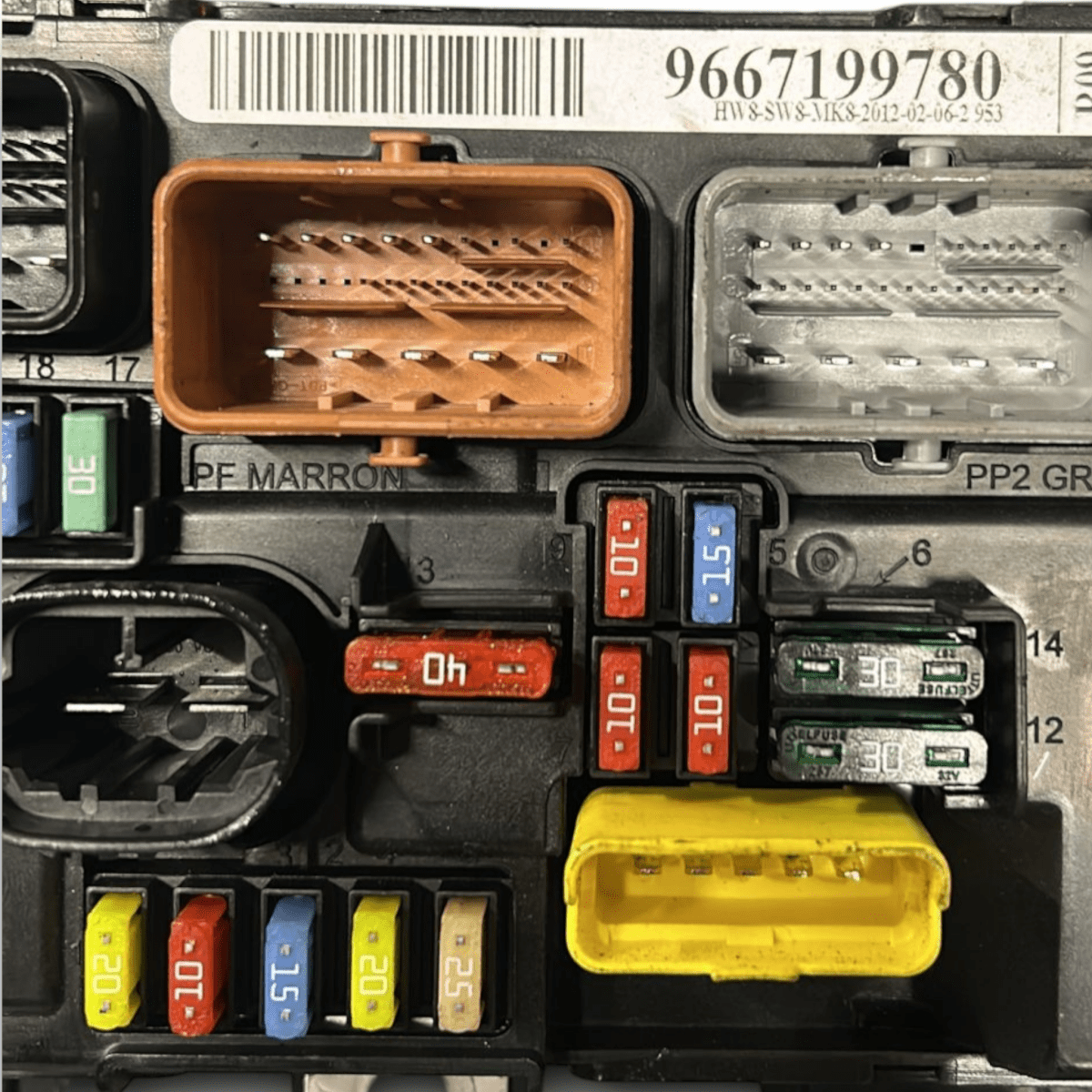 Body computer citroen c3 1.2 benzina cod:9667199780 (2009 > 2016) - F&P CRASH SRL - Ricambi Usati