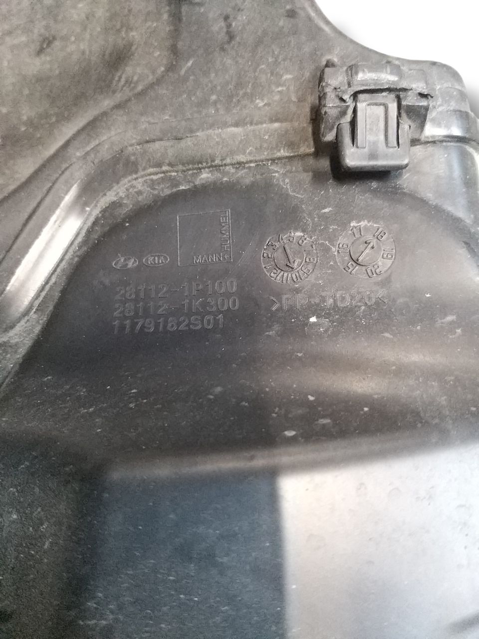 Box Scatola Filtro Aria Hyundai IX20 1.6 Benzina ( 2017 ) Cod : 28112-1P100 / 28112-1K300 - F&P CRASH SRLS - Ricambi Usati