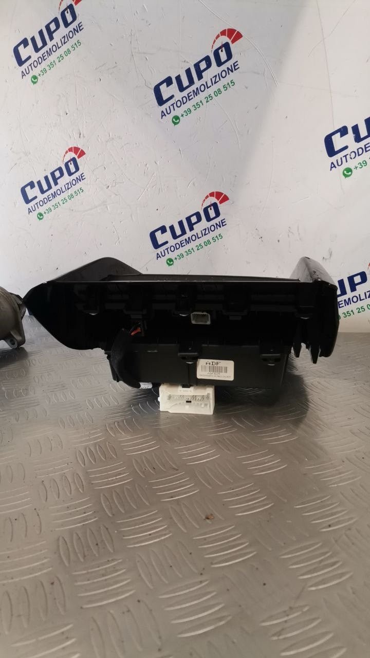 Bracciolo centrale Kia Rio IV Serie 2017 cod: 84635h8000 - F&P CRASH SRLS - Ricambi Usati