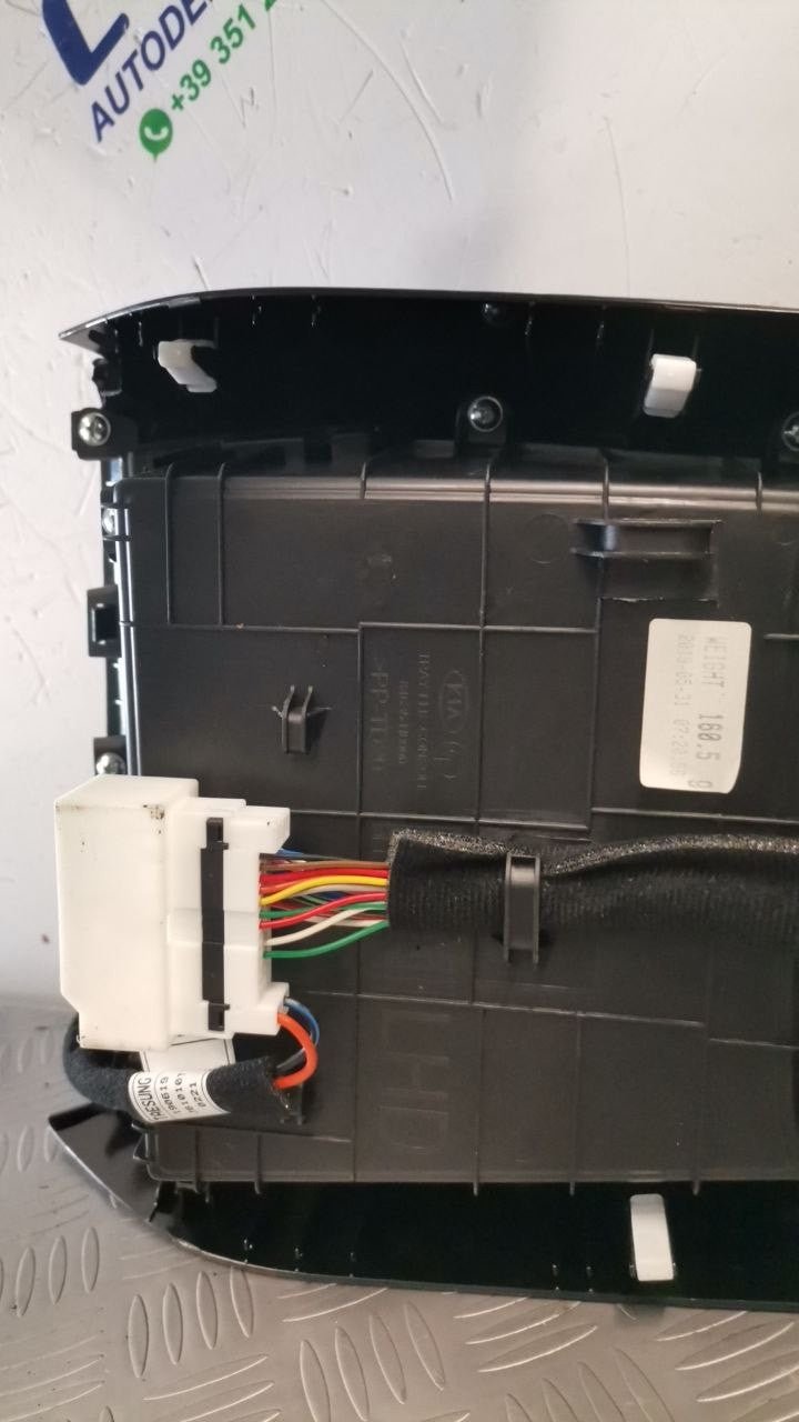 Bracciolo centrale Kia Rio IV Serie 2017 cod: 84635h8000 - F&P CRASH SRLS - Ricambi Usati