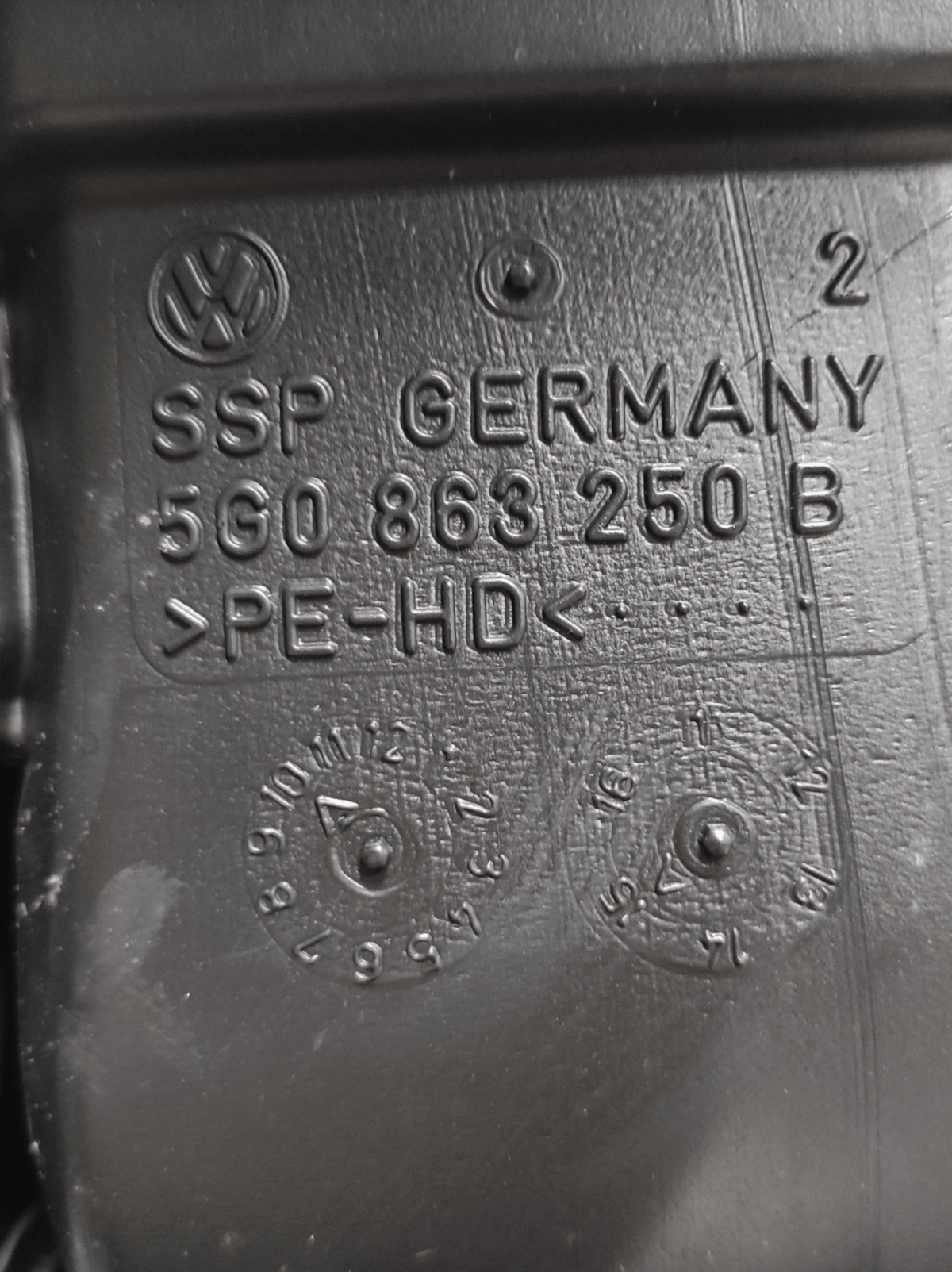 Bracciolo Centrale VW Golf VII COD:5G0863250B (2013 - 2021) - F&P CRASH SRLS - Ricambi Usati