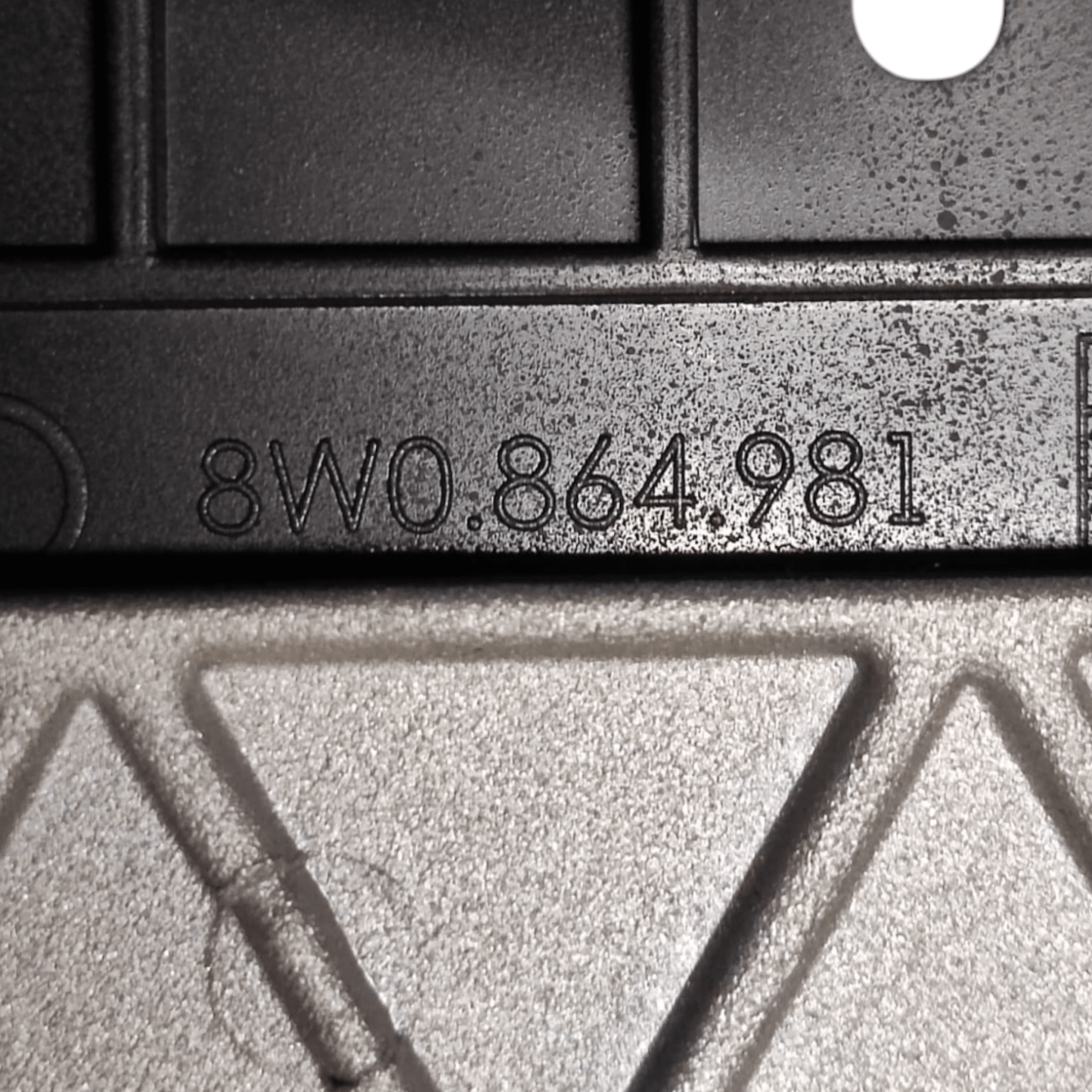 Bracciolo + tunnel centrale audi a4 b9 (sw) cod: 8w0864981 (2015 - 2024) - F&P CRASH SRLS - Ricambi Usati