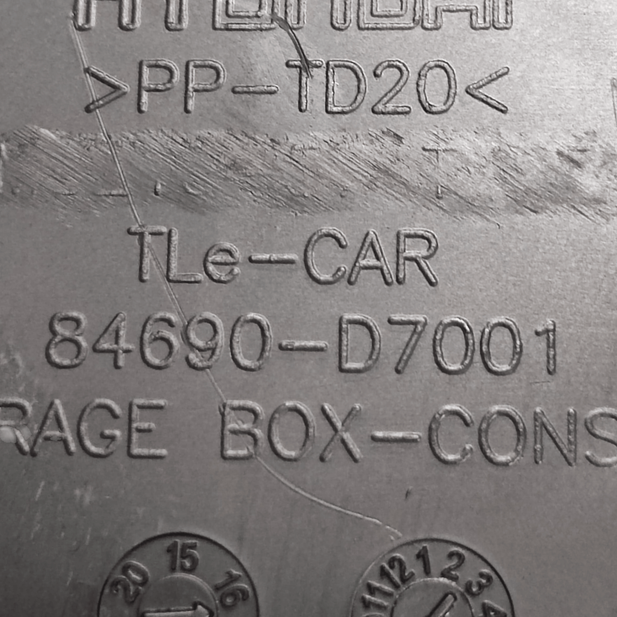 Bracciolo Tunnel Centrale Hyundai Tucson COD: 84690 - D7001 (2015 - 2020) - F&P CRASH SRLS - Ricambi Usati