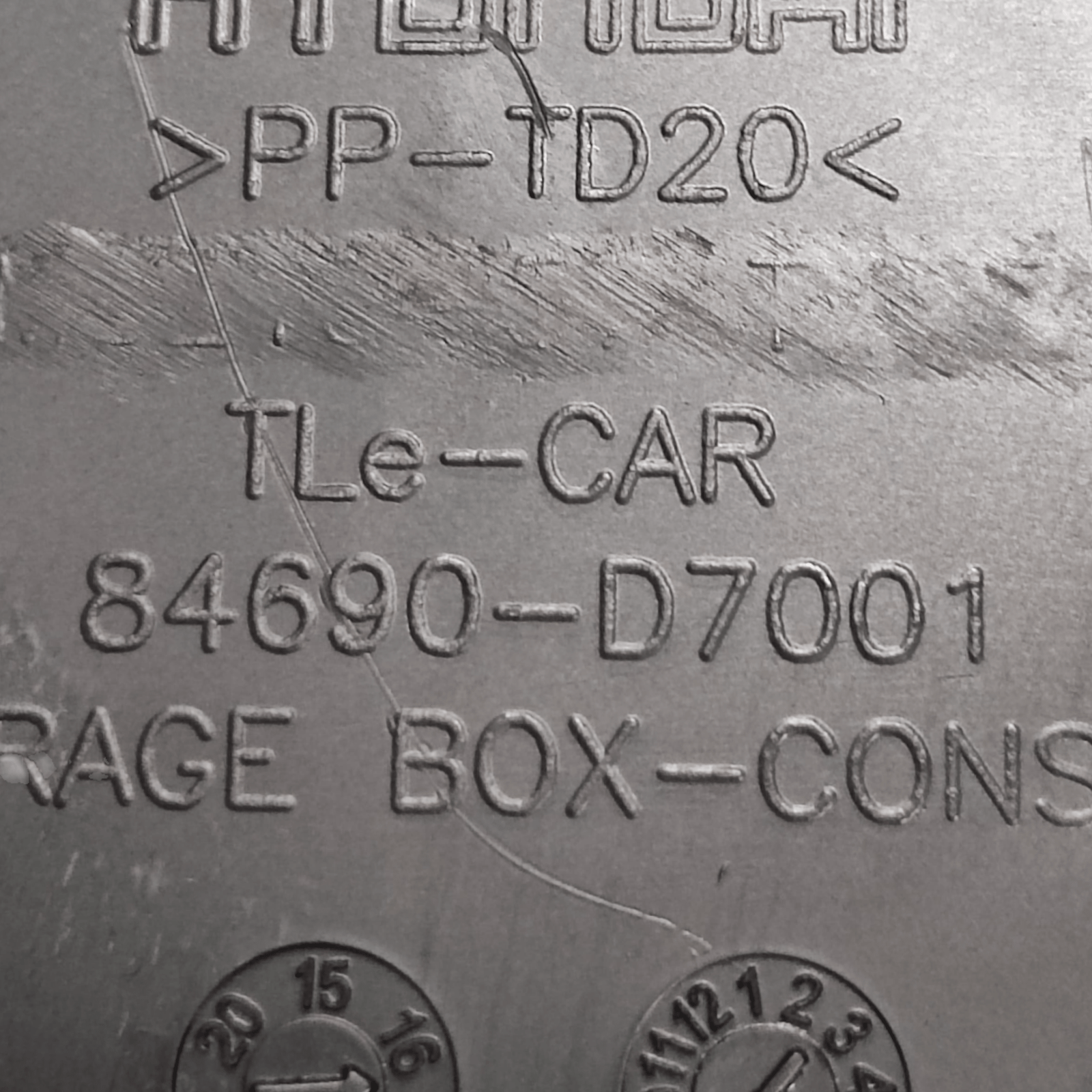Bracciolo Tunnel Centrale Hyundai Tucson COD: 84690 - D7001 (2015 - 2020) - F&P CRASH SRLS - Ricambi Usati