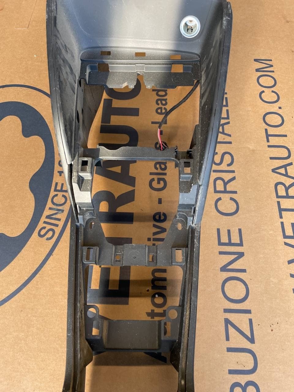 Bracciolo Tunnel centrale Mercedes Classe C coupè w204 - F&P CRASH SRLS - Ricambi Usati