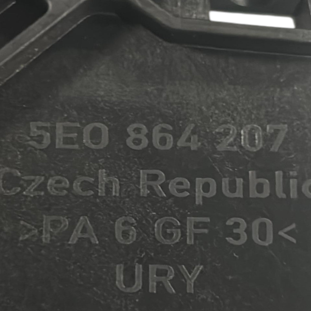 Bracciolo Tunnel Centrale Skoda Octavia III (5E) cod.5E0864207 (2013 > 2019) In Tessuto - F&P CRASH SRLS - Ricambi Usati