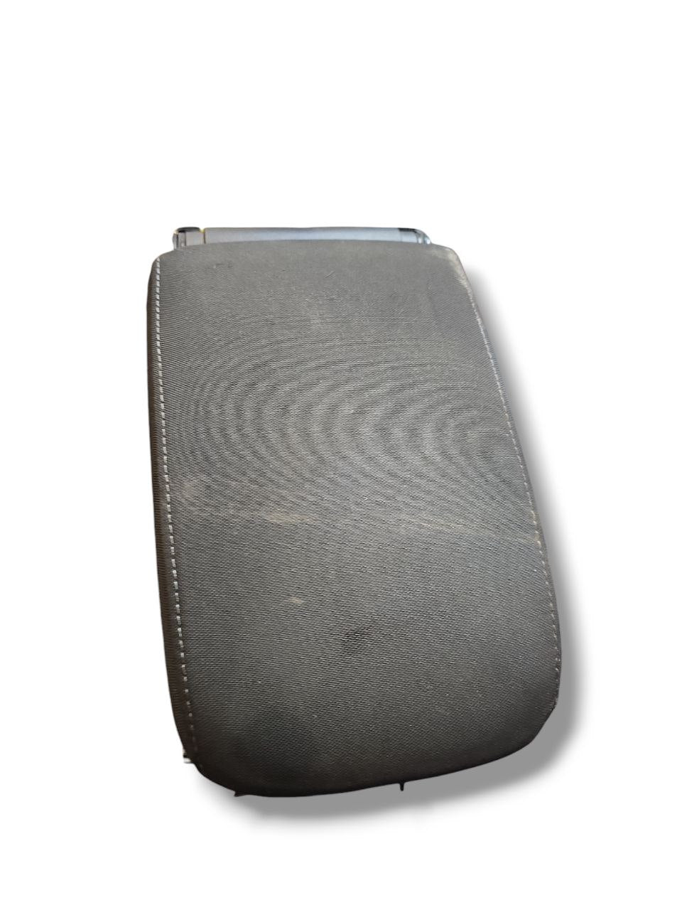 Bracciolo Tunnel Centrale Volkswagen Golf VII ( 2012-2016 ) Cod : 5G0864251D - F&P CRASH SRLS - Ricambi Usati