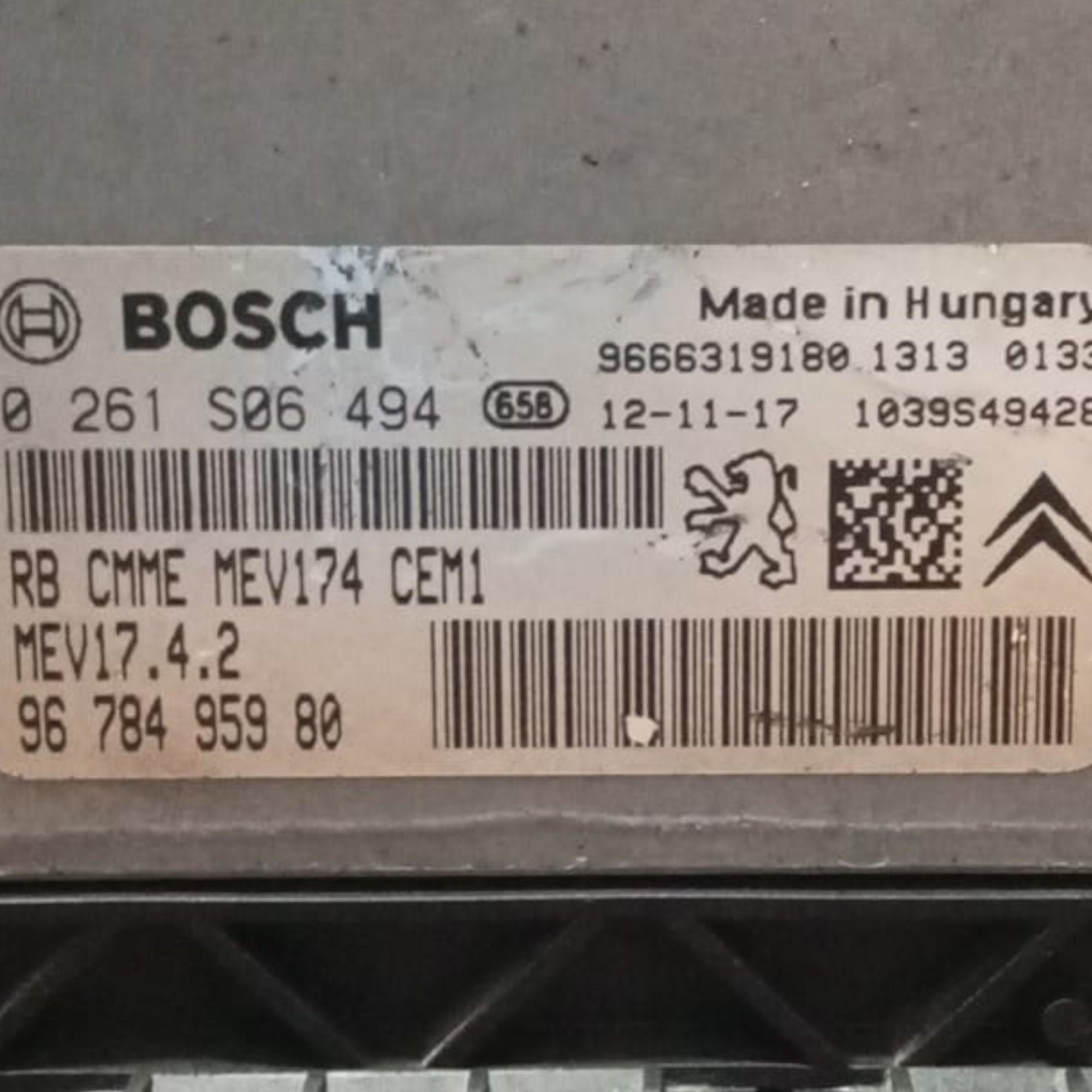 Centralina ECU moteur peugeot 208 II cod. 9678495980 1.2 essence (2019 >) 