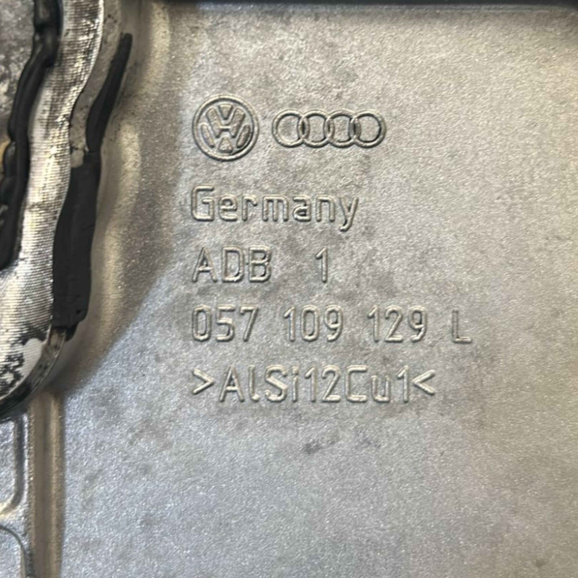Carter Sinistro Albero A Camme Audi A8 (D3 / 4E) cod.057109129L 4.2 Diesel (2002 > 2009) - F&P CRASH SRLS - Ricambi Usati