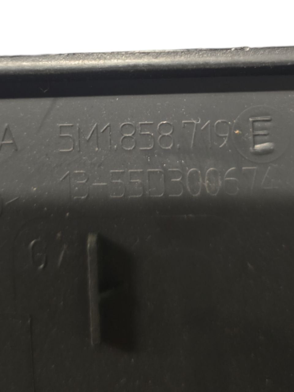 CASSETTINO / VANO PORTA OGGETTI VOLKSWAGEN TIGUAN (2007 - 2016) Cod : 5M1858719 - F&P CRASH SRLS - Ricambi Usati