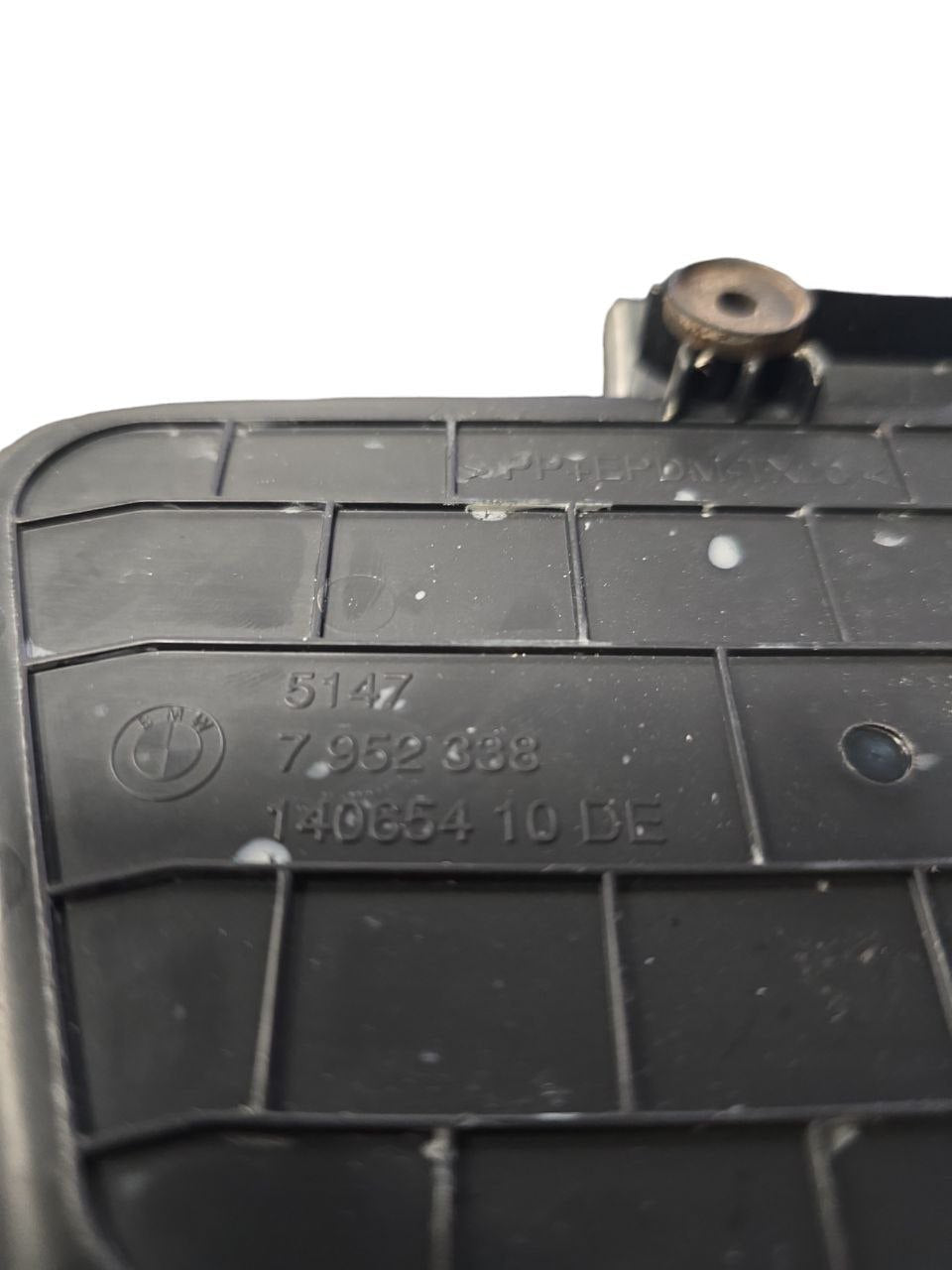 Cassetto Portaoggetti Bagagliaio Destro Bmw Serie 2 U06 (2021>) Cod : 51477952338 - F&P CRASH SRLS - Ricambi Usati