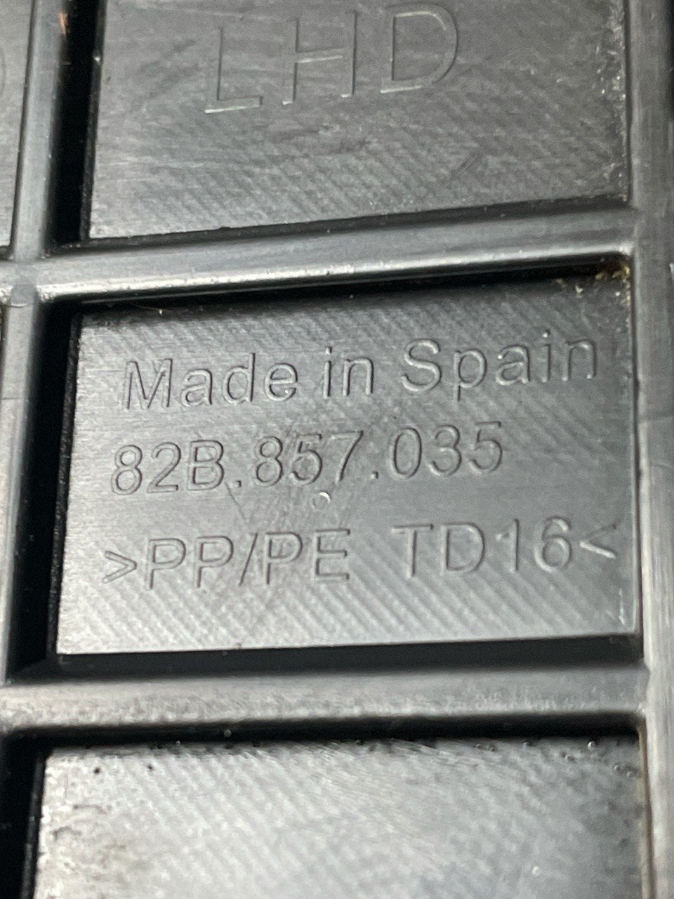 Cassetto / Vano Porta Oggetti Audi A1 GB cod:82B857035 (2019>) - F&P CRASH SRLS - Ricambi Usati