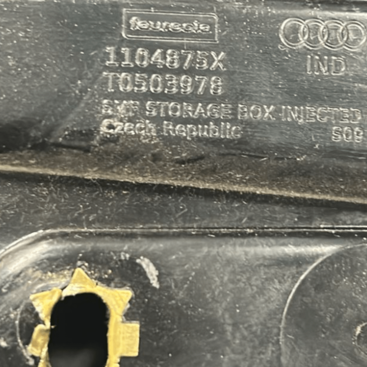 Cassetto / vano porta oggetti audi a3 8v cod:1104875X (2012 > 2020) - F&P CRASH SRLS - Ricambi Usati