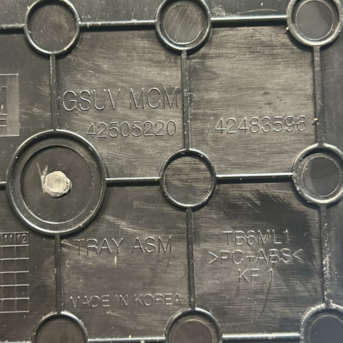 Cassetto / Vano Porta Oggetti Console Centrale Opel Mokka (A / X) cod.42505220 (2012 > 2019) + Presa USB / 12V / AUX - F&P CRASH SRLS - Ricambi Usati