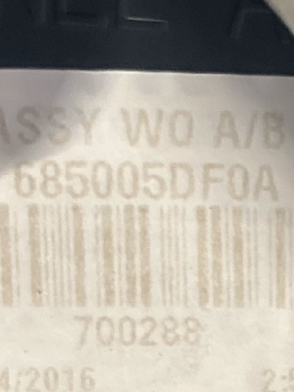 Cassetto / Vano Porta Oggetti Infiniti (Q30) (2015 > 2019) cod.685005DF0A - F&P CRASH SRLS - Ricambi Usati