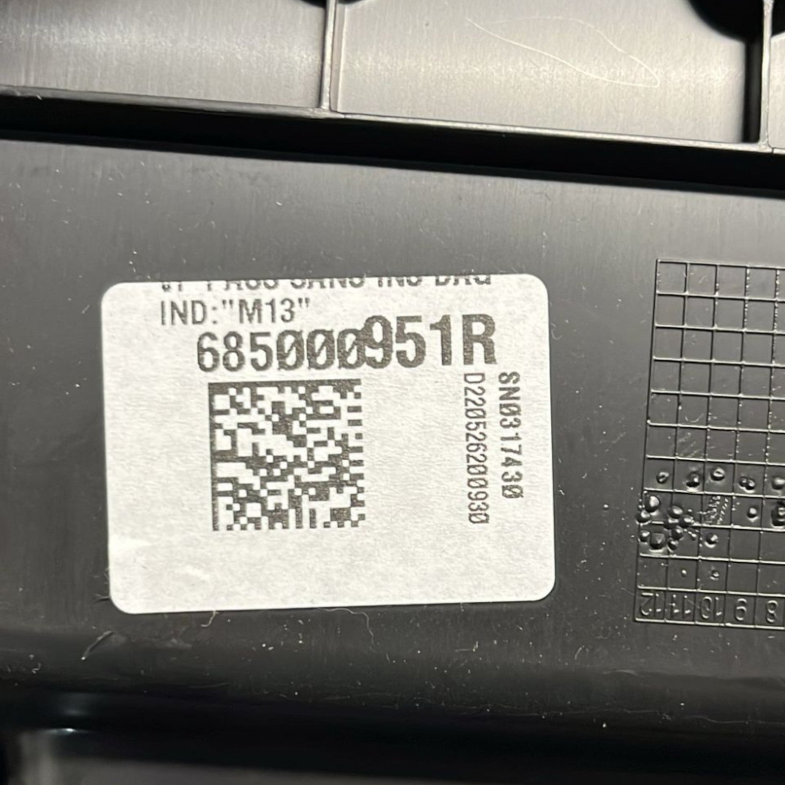 Cassetto / Vano Porta Oggetti Renault Captur II cod:685000951R (2019 >) - F&P CRASH SRLS - Ricambi Usati