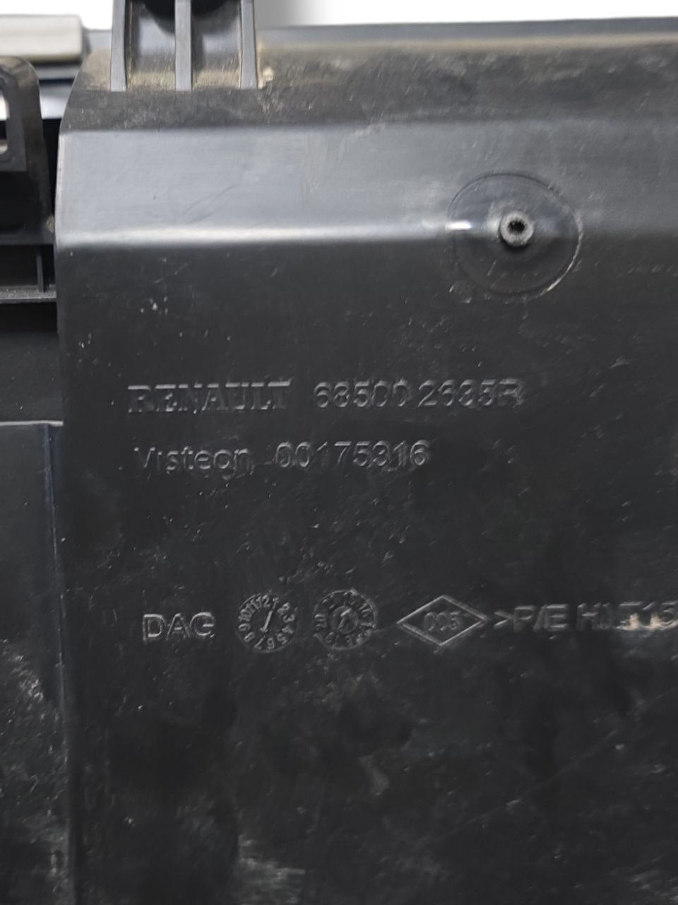 CASSETTO / VANO PORTA OGGETTI RENAULT KADJAR (2013 - 2019) Cod : 685002635R - F&P CRASH SRLS - Ricambi Usati