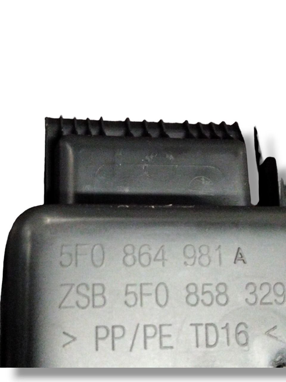 Cassetto / vano porta oggetti tunnel centrale Seat Leon 5F (2013 - 2019) cod.5F0864981A - F&P CRASH SRLS - Ricambi Usati