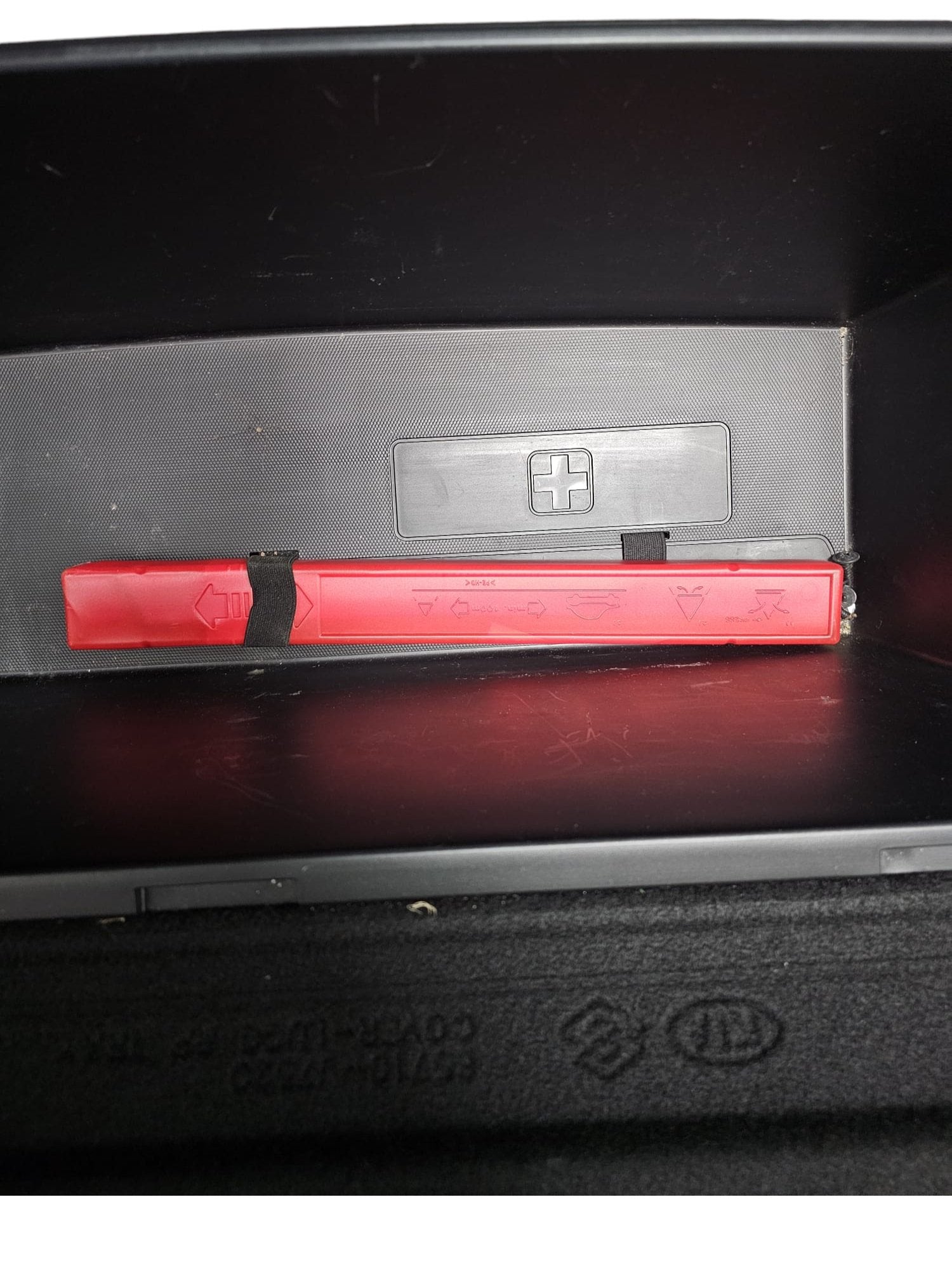 Cassetto / Vano Portaoggetti Bagagliaio + Triangolo d'Emergenza Cod:85710 - J7520 Kia Proceed (2019 - >) - F&P CRASH SRLS - Ricambi Usati