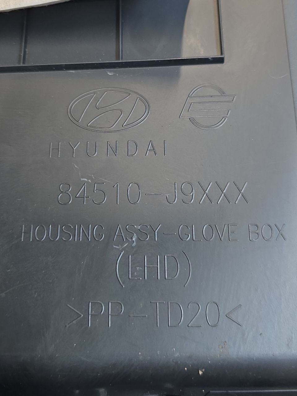 Cassetto / Vano Portaoggetti Hyundai Kona ( 2017 > ) Cod : 84510-J9XXX - F&P CRASH SRLS - Ricambi Usati